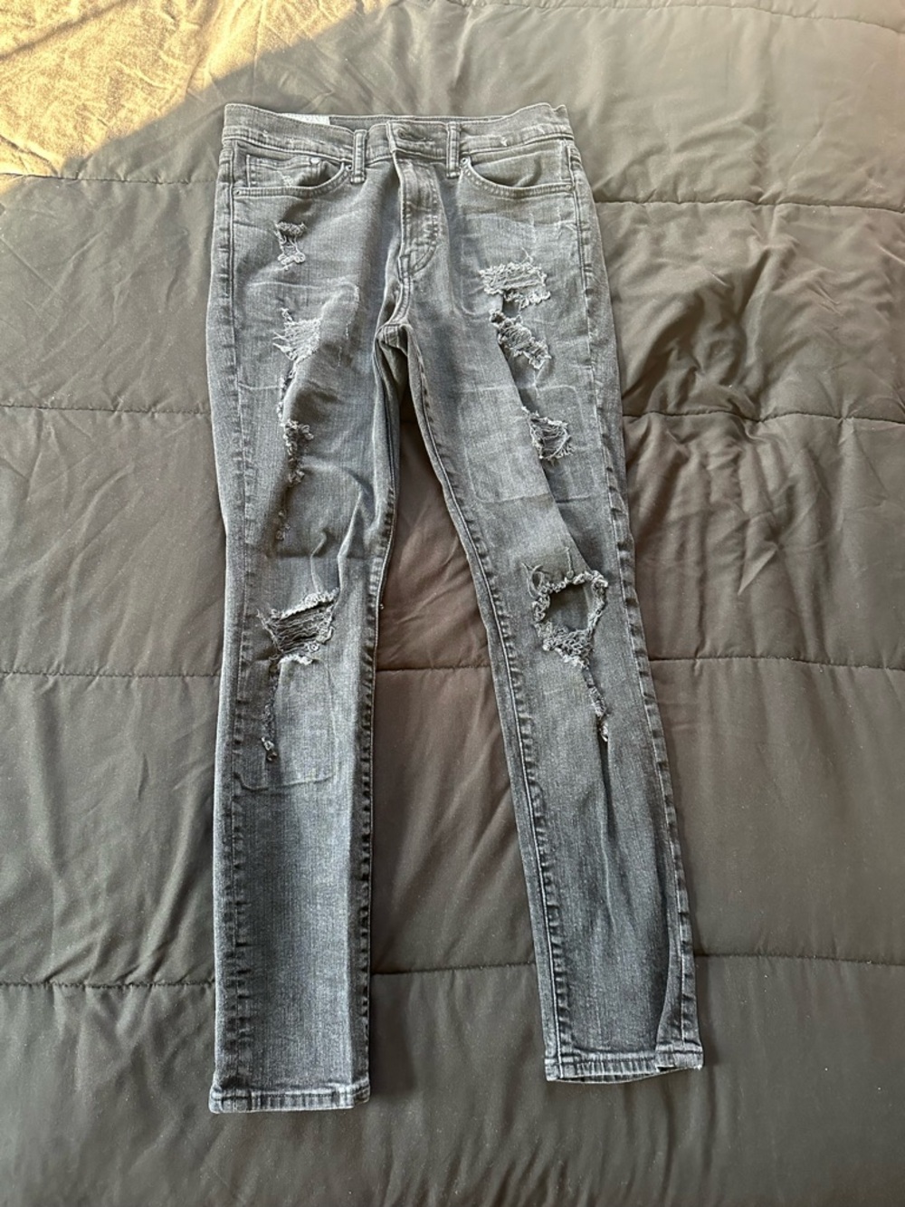 Men’s Distressed Skinny Jeans